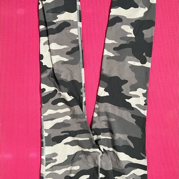 J.Crew Weekend Camo 7/8 Leggings NWT, Size S - Picture 2 of 6